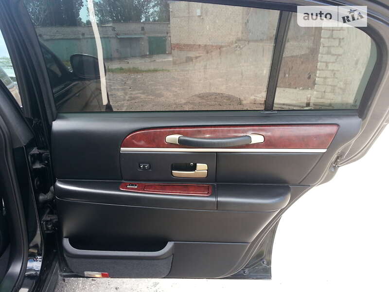 Седан Lincoln Town Car 2005 в Николаеве