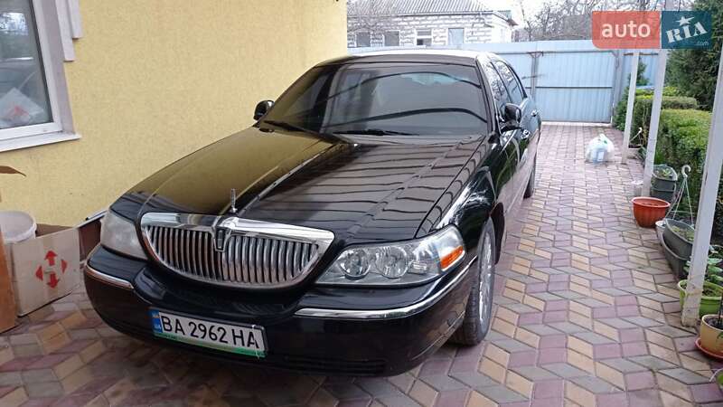 Седан Lincoln Town Car 2010 в Кропивницькому