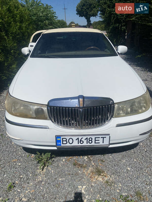 Лимузин Lincoln Town Car 2000 в Збараже