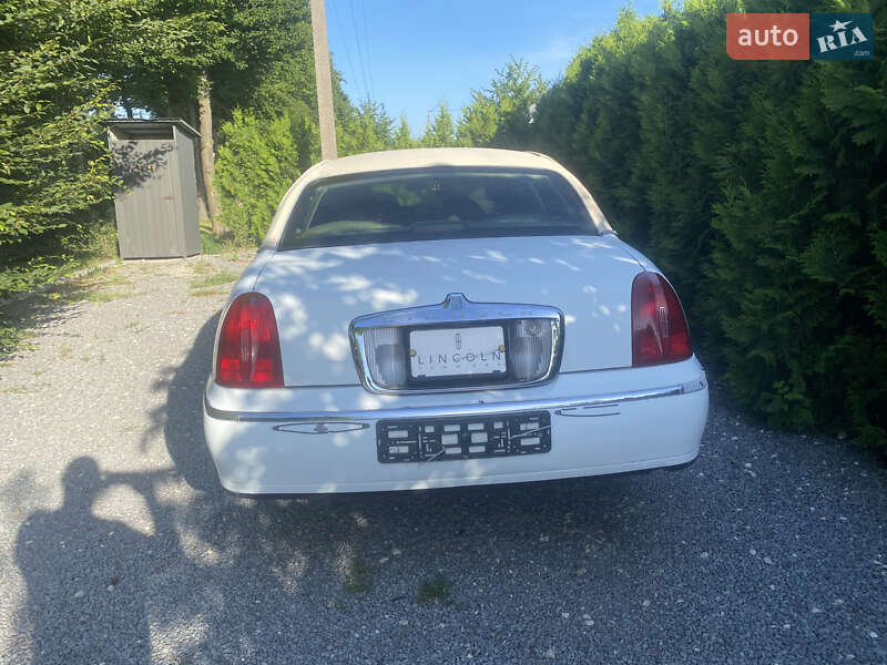 Лимузин Lincoln Town Car 2000 в Збараже