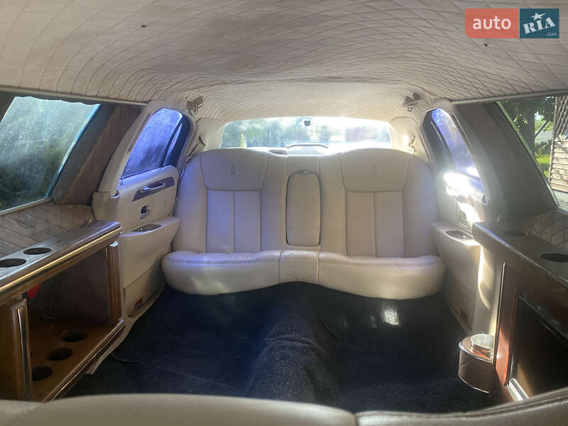 Лимузин Lincoln Town Car 2000 в Збараже