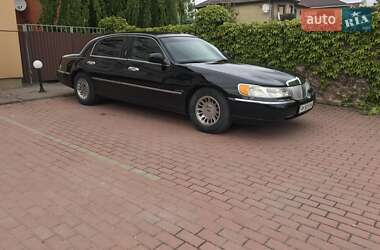 Седан Lincoln Town Car 2001 в Хмельницькому