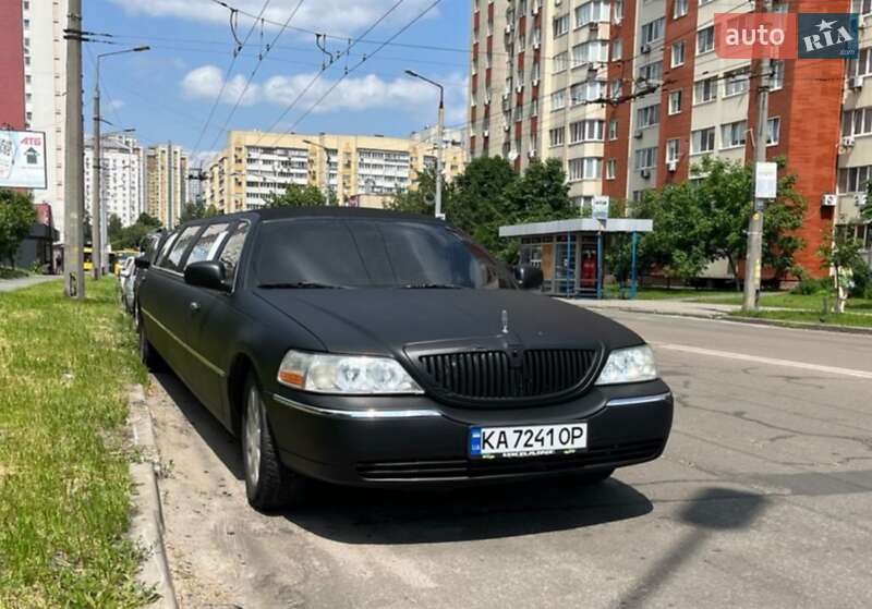 Lincoln Town Car 2003