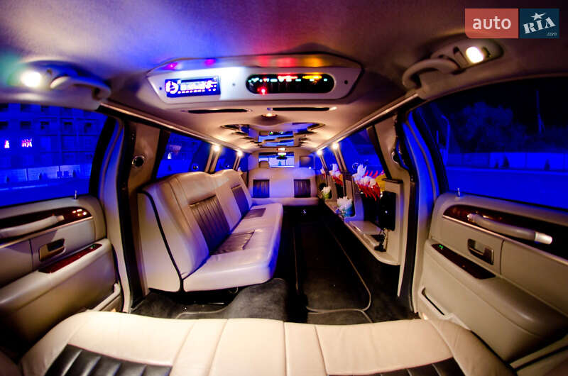 Лимузин Lincoln Town Car 2003 в Ивано-Франковске