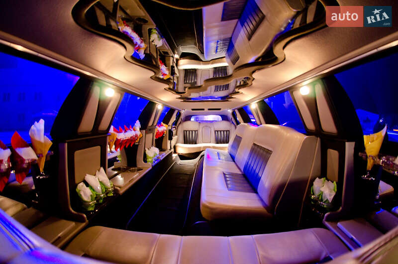 Лимузин Lincoln Town Car 2003 в Ивано-Франковске