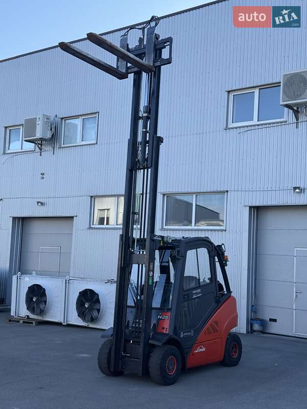 Вилочный погрузчик Linde H-25-T-02 2012 в 