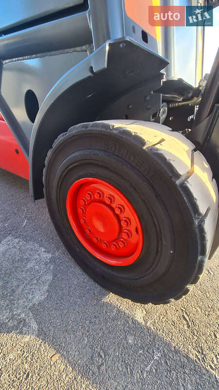 Вилочный погрузчик Linde H 35T-01 2004 в Ровно