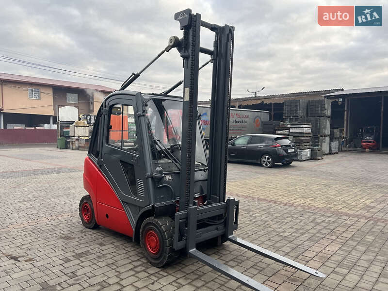 Вилочный погрузчик Linde H20T 2003 в Тячеве