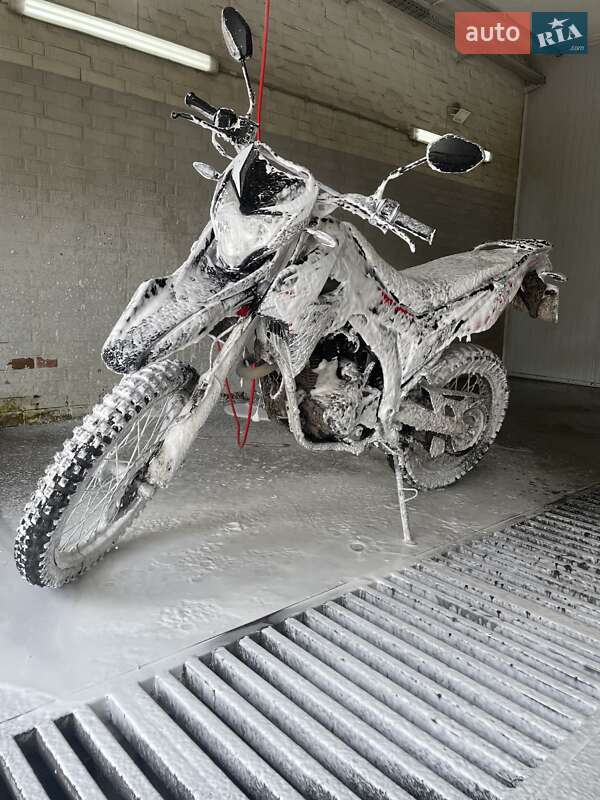 Мотоцикл Классік Loncin LX 250GY-3 2024 в Вараші