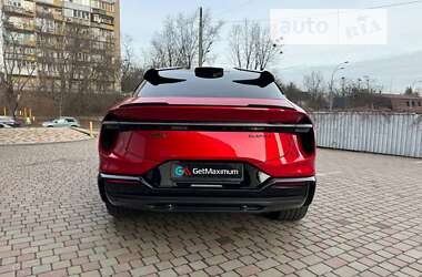 Седан Lotus Eletre 2023 в 