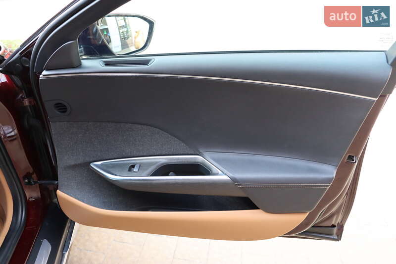 Седан Lucid Air 2023 в Львові