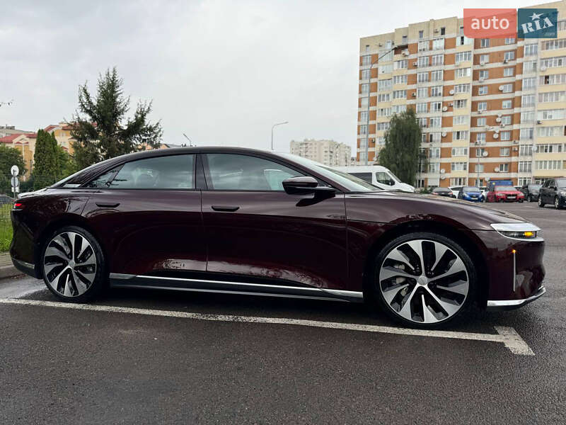 Седан Lucid Air 2023 в Львове