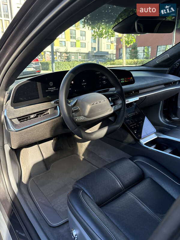 Седан Lucid Air 2022 в Львове