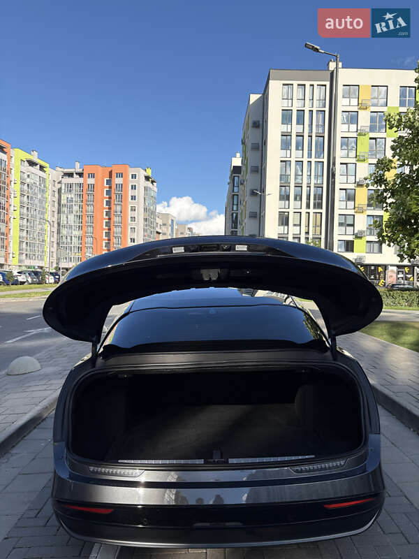 Седан Lucid Air 2022 в Львове