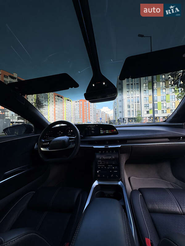 Седан Lucid Air 2022 в Львове