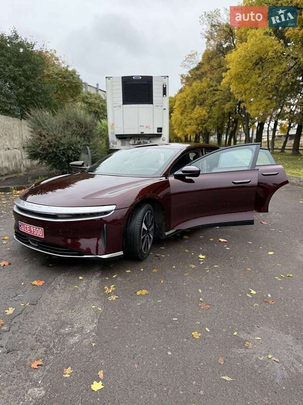 Седан Lucid Air 2023 в Львові