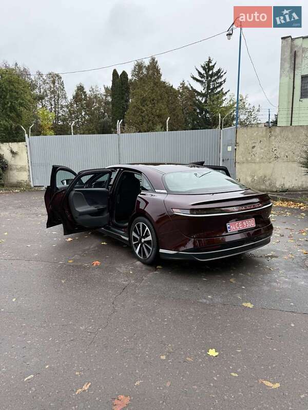 Седан Lucid Air 2023 в Львові
