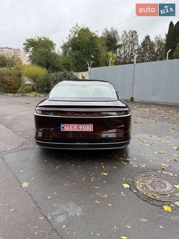 Седан Lucid Air 2023 в Львові