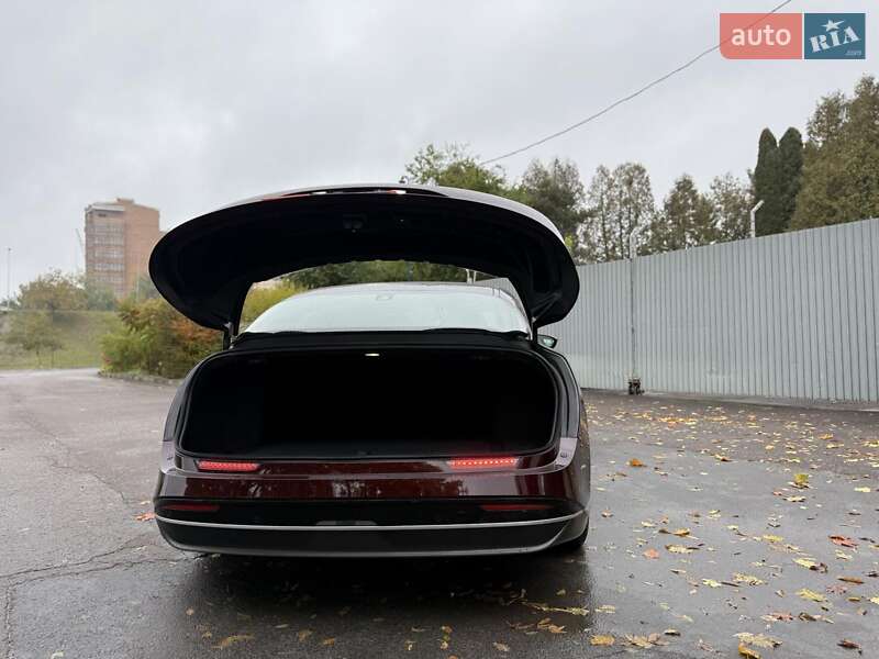 Седан Lucid Air 2023 в Львові