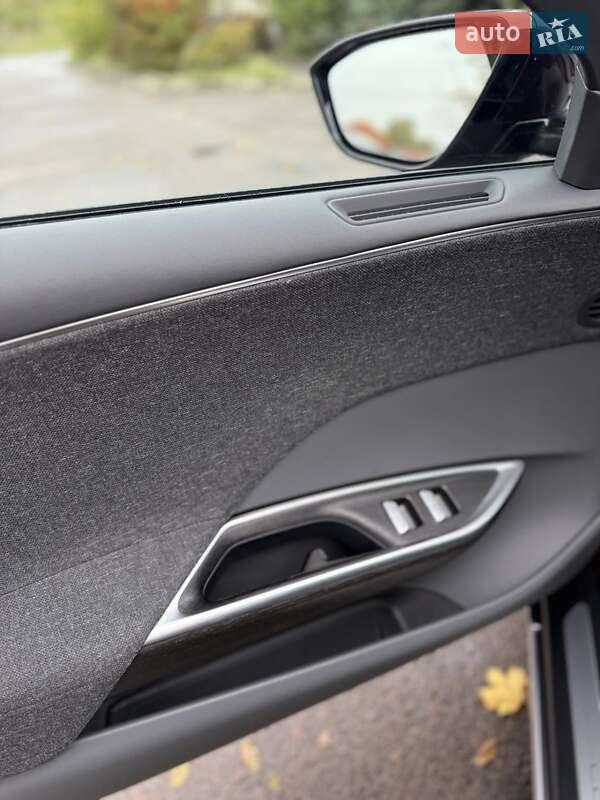 Седан Lucid Air 2023 в Львові