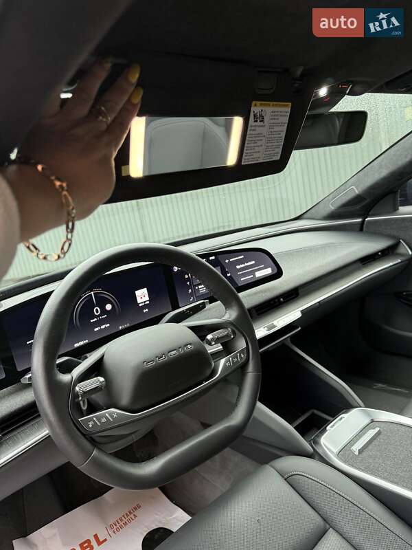 Седан Lucid Air 2023 в Львові