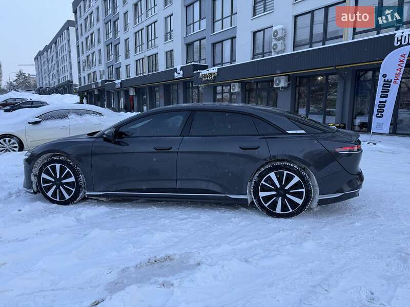 Седан Lucid Air 2023 в Львове