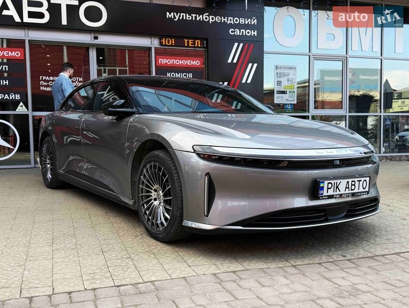 Седан Lucid Air 2022 в Львові