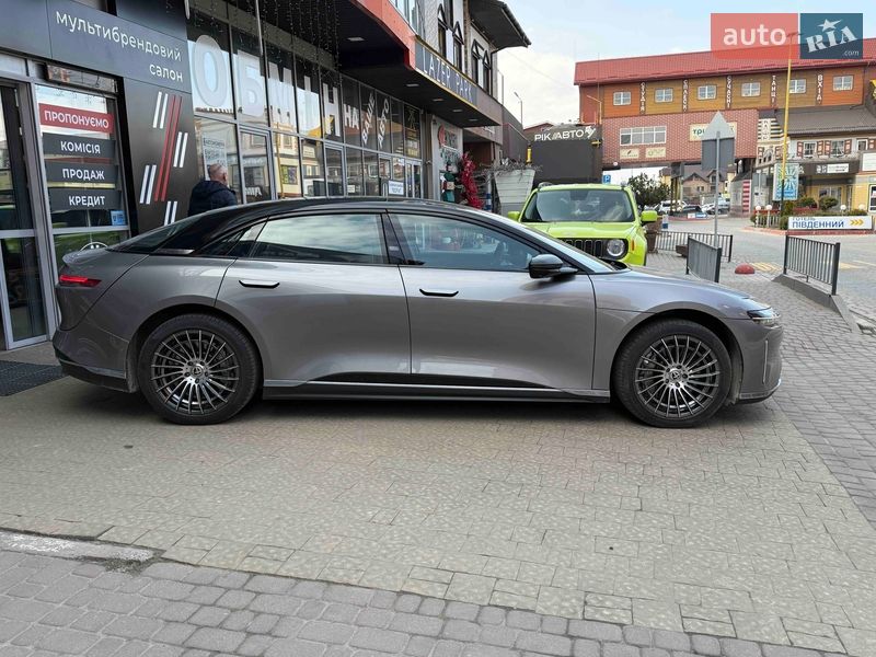 Седан Lucid Air 2022 в Львові