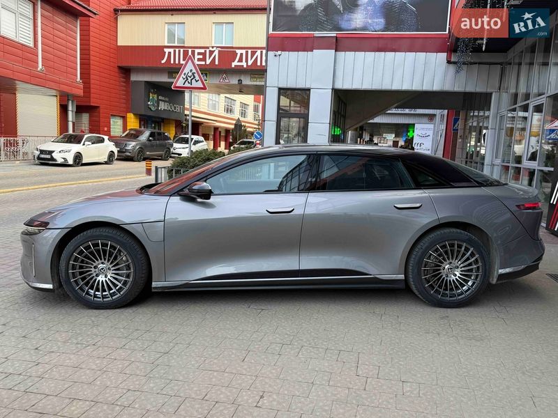 Седан Lucid Air 2022 в Львові