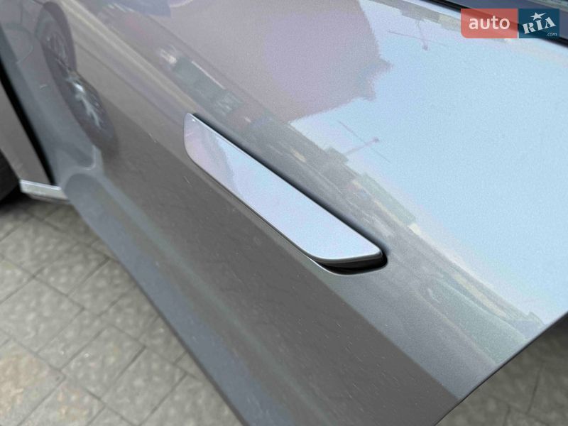 Седан Lucid Air 2022 в Львові