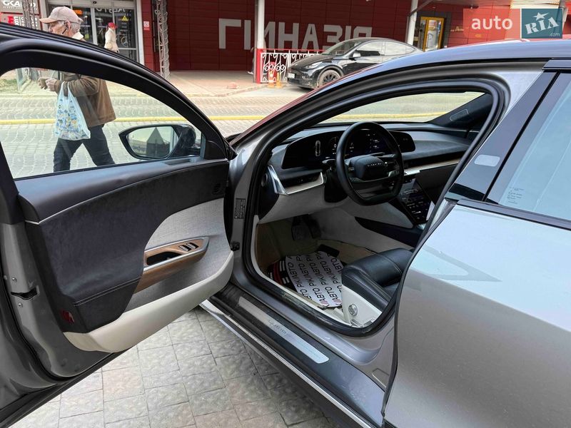 Седан Lucid Air 2022 в Львові