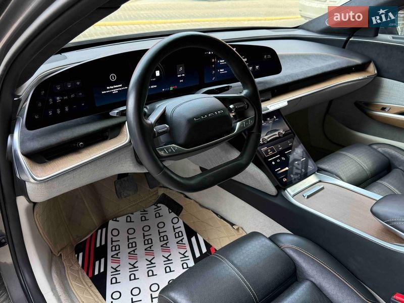 Седан Lucid Air 2022 в Львові