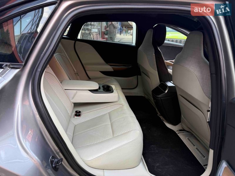 Седан Lucid Air 2022 в Львові