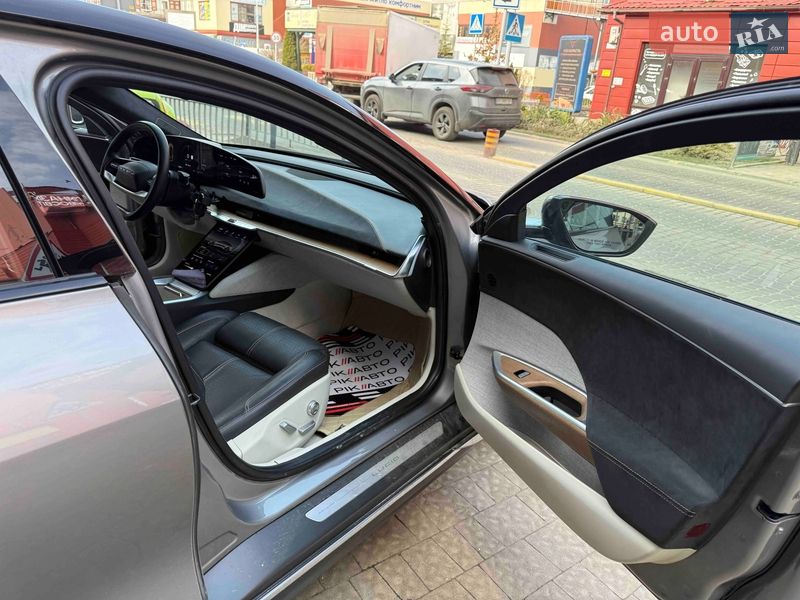 Седан Lucid Air 2022 в Львові