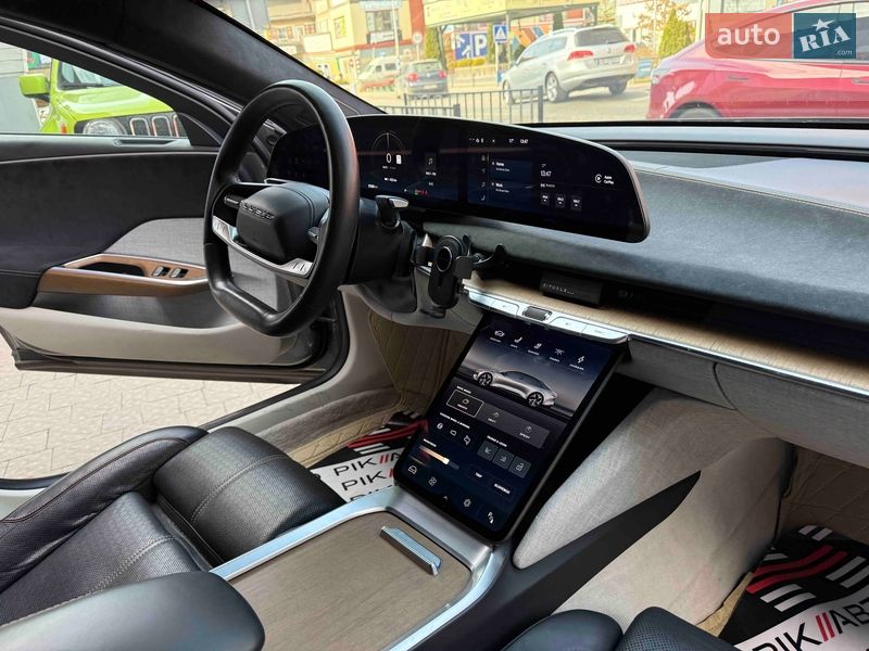 Седан Lucid Air 2022 в Львові