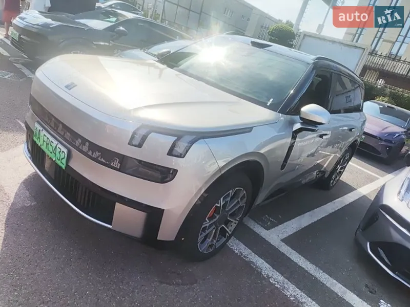 Lynk&Co 900