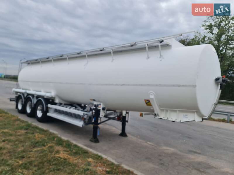 Цистерна напівпричіп Magyar Fuel Tank 2003 в Вінниці