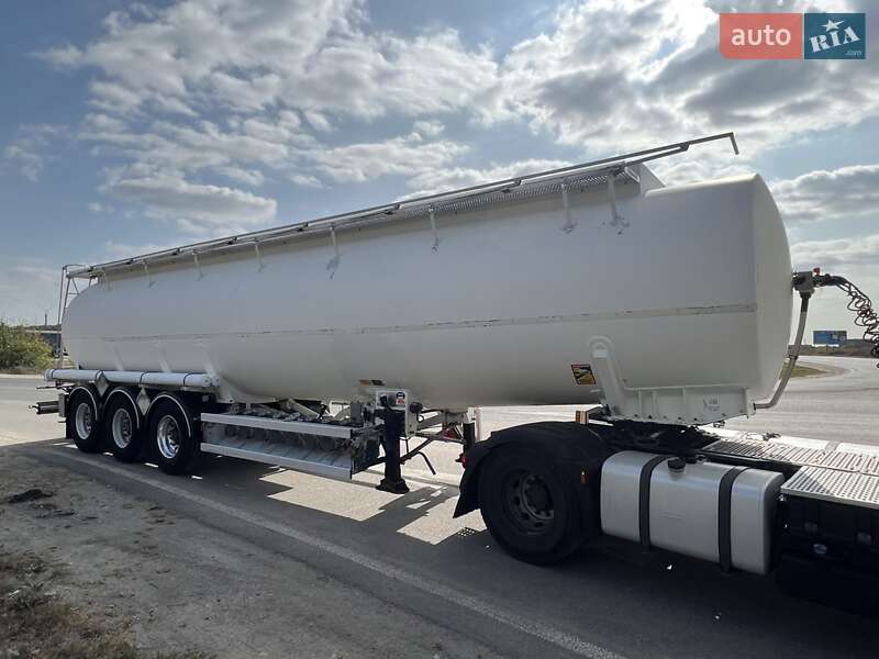 Цистерна напівпричіп Magyar Fuel Tank 2003 в Вінниці