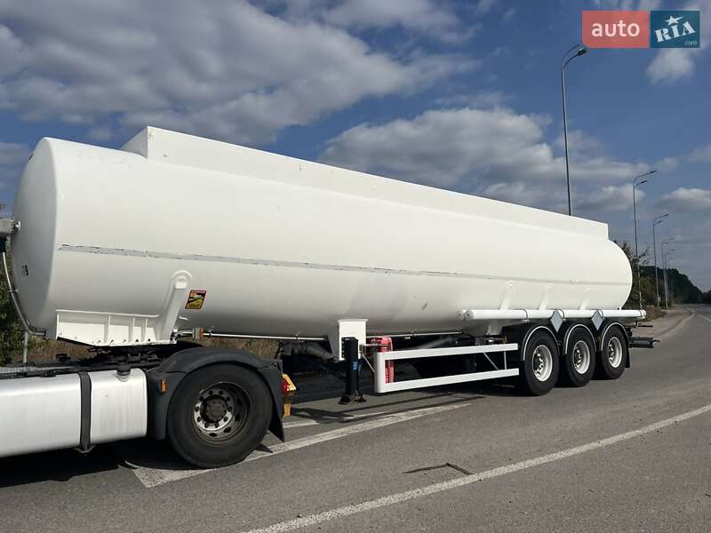 Цистерна напівпричіп Magyar Fuel Tank 2003 в Вінниці