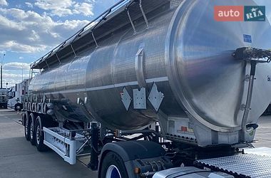 Цистерна напівпричіп Magyar Fuel Tank 2002 в Києві