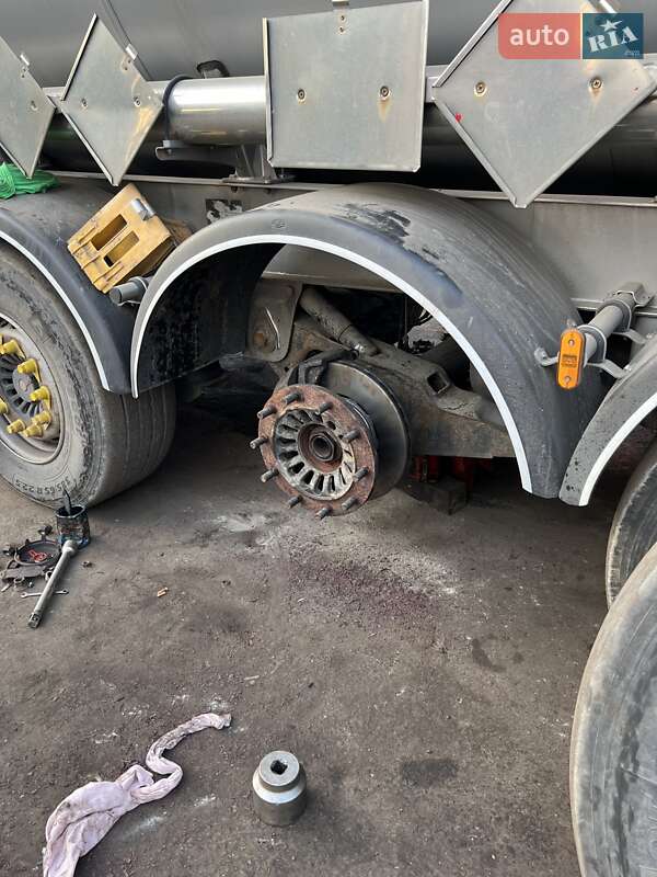 Цистерна полуприцеп Magyar S34SDC1NE 2004 в Днепре