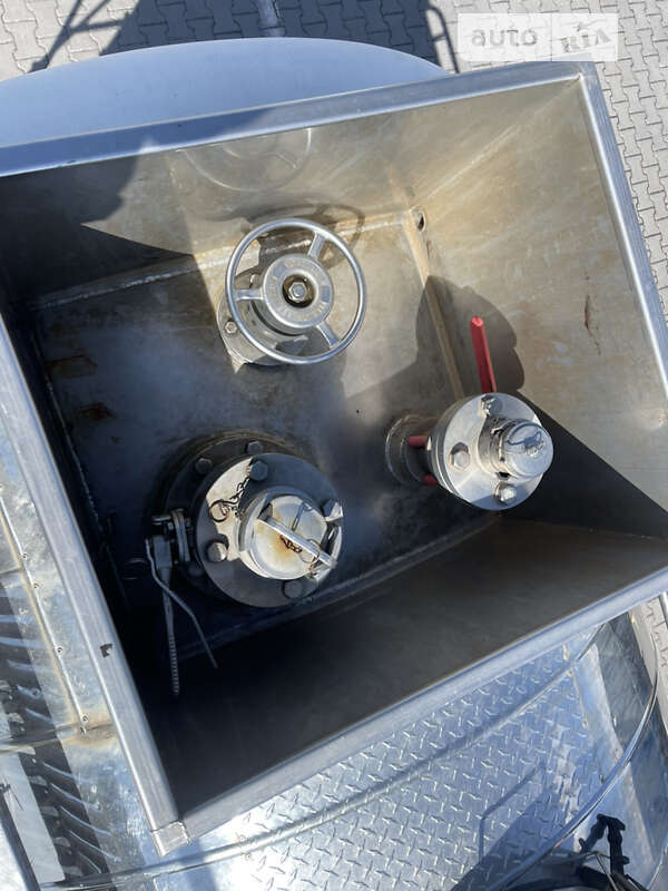 Цистерна напівпричіп Maisonneuv S338FG 2005 в Рівному