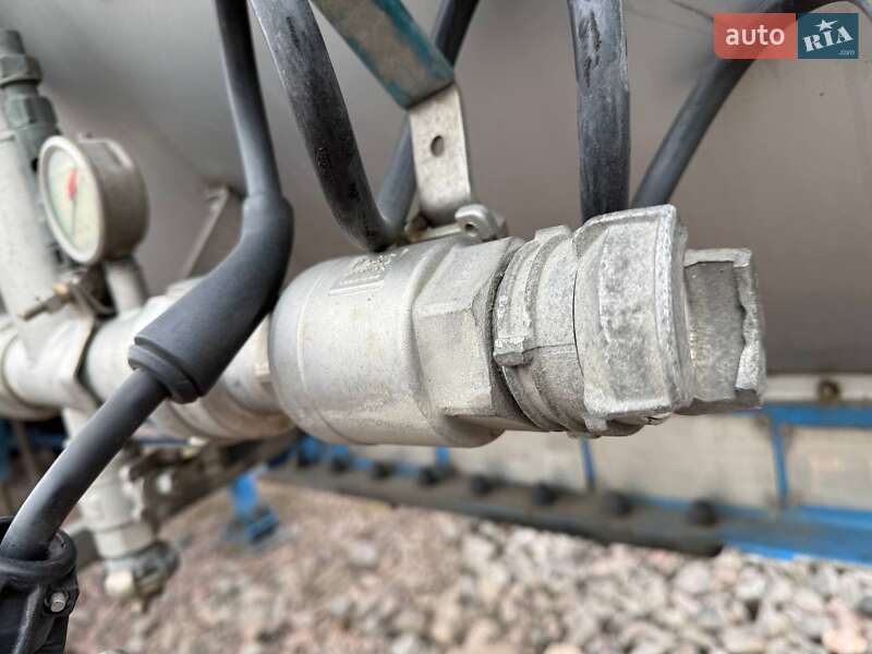 Цистерна Maisonneuv S338FG 2003 в Киеве