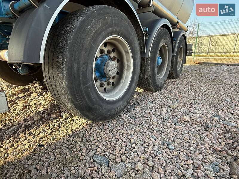 Цистерна Maisonneuv S338FG 2003 в Киеве