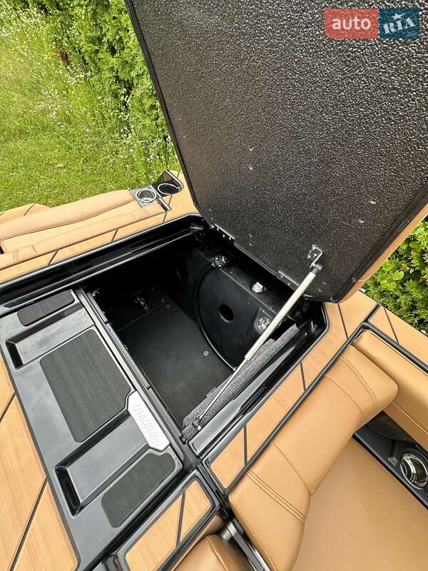 Катер Malibu Wakesetter 2024 в Києві