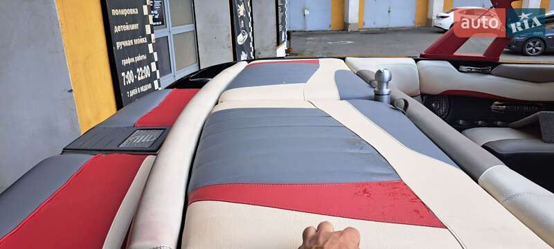 Катер Malibu Wakesetter 2012 в Києві