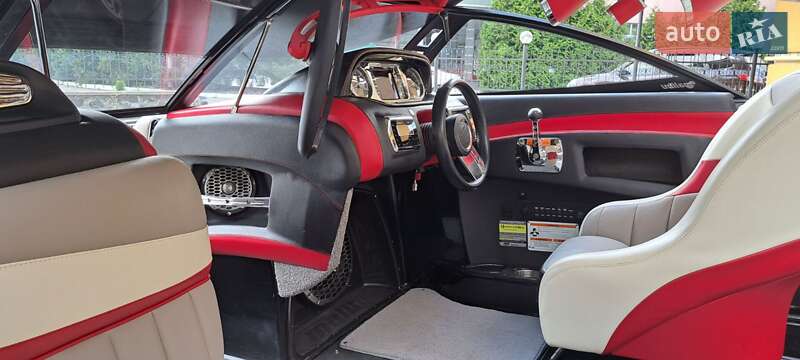 Катер Malibu Wakesetter 2012 в Києві