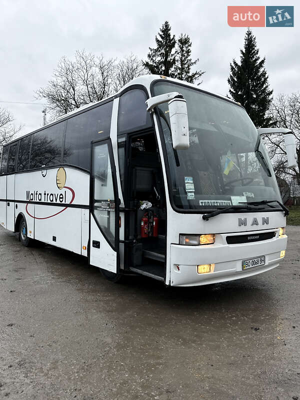Туристический / Междугородний автобус MAN 11.220 2000 в Теребовле