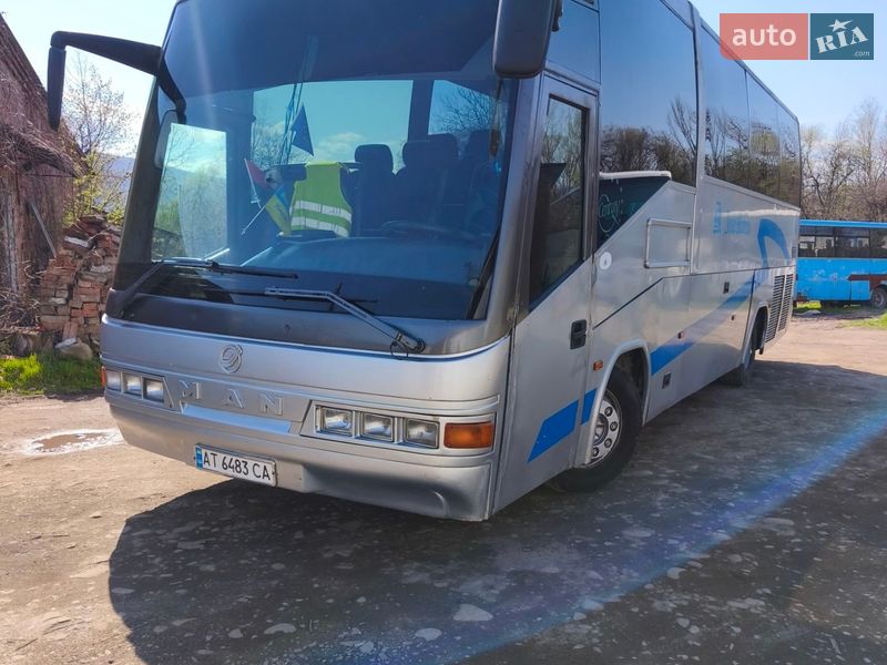 Туристичний / Міжміський автобус MAN 11.220 2000 в Вижниці