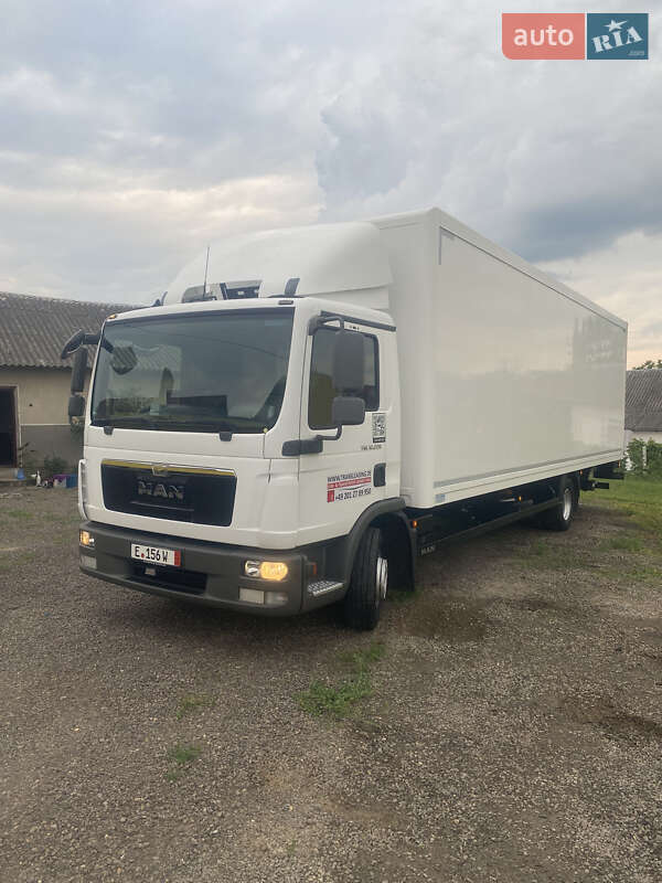 Вантажний фургон MAN 12.220 2013 в Бучачі фото Вантажний фургон MAN 12.220 2013 в Бучачі